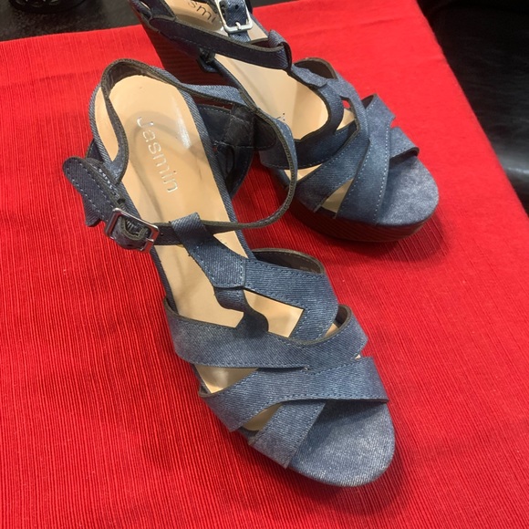 Can’t wear them anymore…assorted Size 8 shoes….$8 a pair - Picture 10 of 15